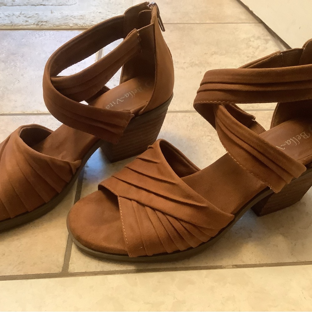 New suede brown sandals with stacked heel size 8
